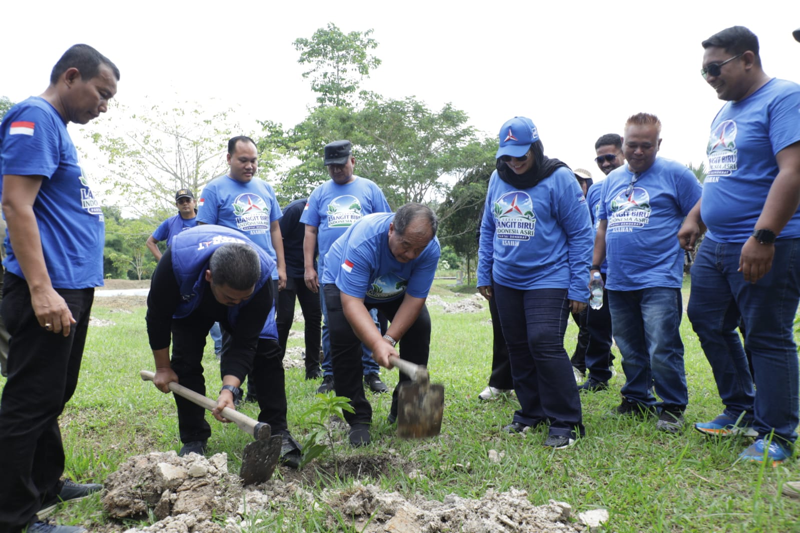 Bupati Asahan bersama Wakil hadiri gerakan Indonesia ASRI langit biru dalam rangka HUT ke-25 Partai Demokrat, Jum'at (24/7). 