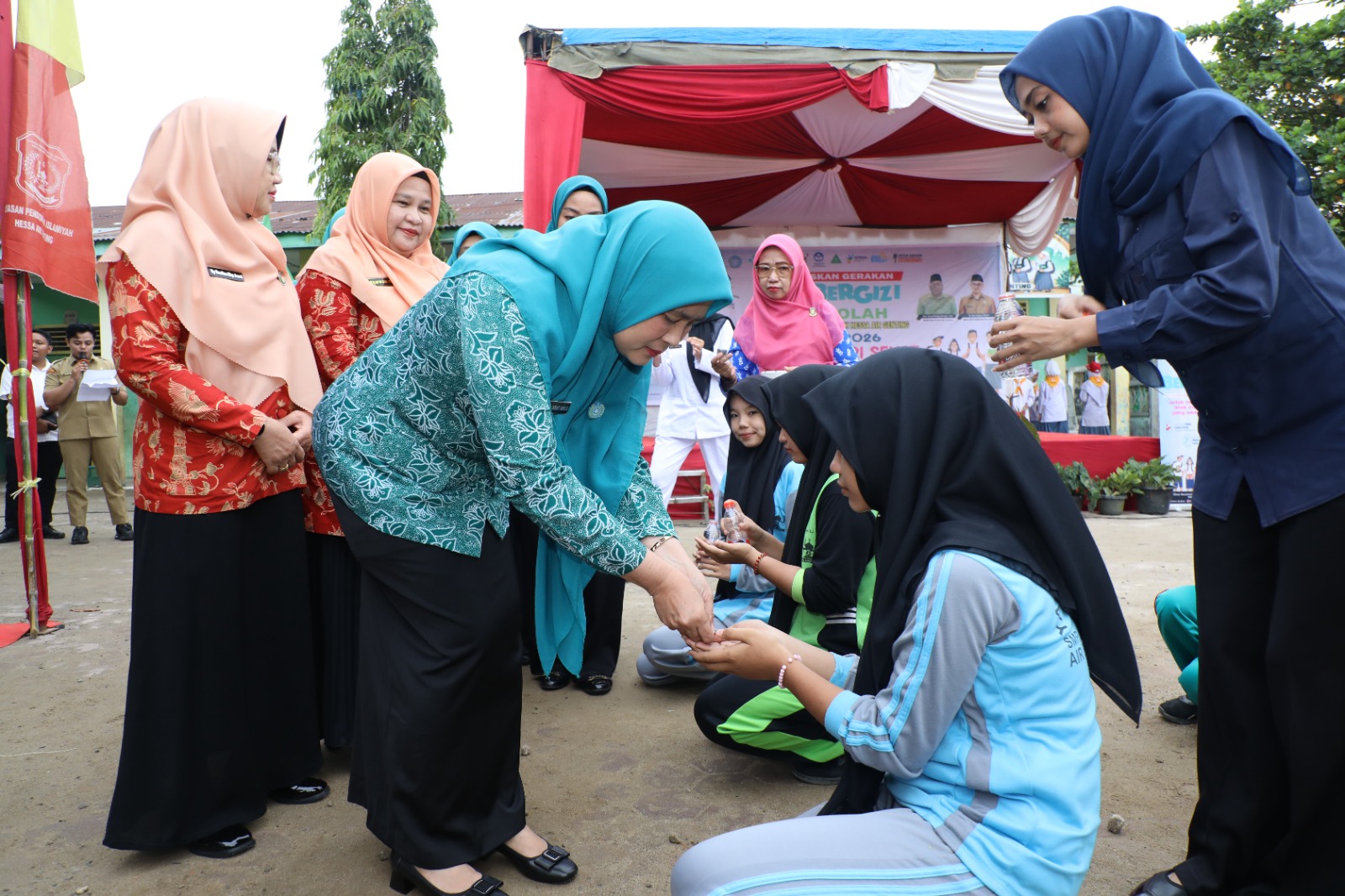 Pemkab Asahan melalui Dinas Kesehatan gelar gerakan aksi bergizi di sekolah sebagai upaya percepatan penanggulangan stunting pada remaja putri dipusatkan di Yayasan Pendidikan Islamiyah Hessa Air Genting, Kecamatan Air Batu, Selasa (28/7).