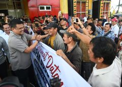 Disambut Hangat Warga di Bandara Binaka, Bobby Nasution Awali Agenda Berkantor di Kepulauan Nias