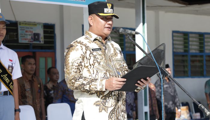 Wakil Bupati Asahan Rianto SH MAP pimpin upacara peringatan Hari Anak Nasional (HAN) ke 42 di SMPN 6 Kisaran, Kamis (23/7).