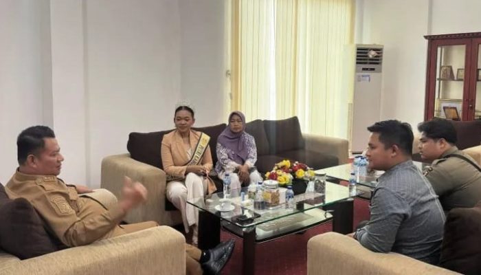 Wakil Bupati Asahan Rianto SH MAP menerima audensi Putri Kabupaten Asahan tahun 2026 diruang kerjanya, Selasa (21/7). 