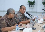 Bupati Asahan saat rapat koordinasi persiapan program digitalisasi penyaluran bantuan sosial, Kamis (20/8).