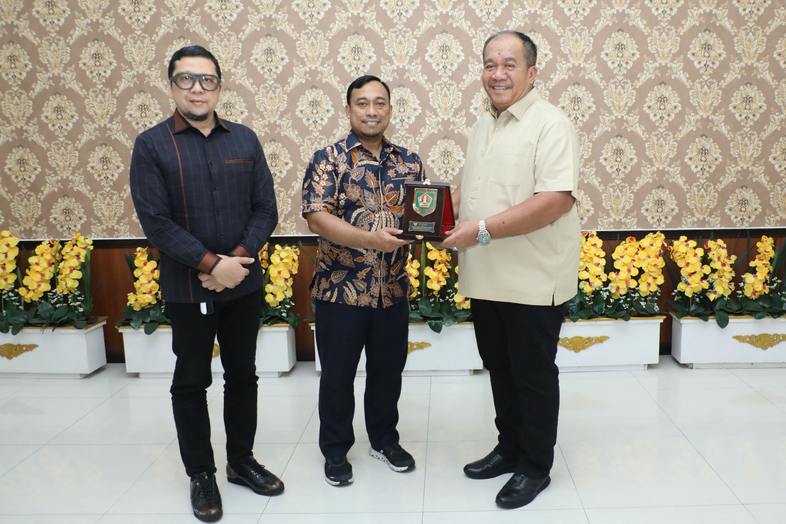 Bupati Asahan mendorong IPDN menambah kuota penerimaan putra-putri Asahan agar dapat mengikuti pendidikan di sekolah kedinasan tersebut.