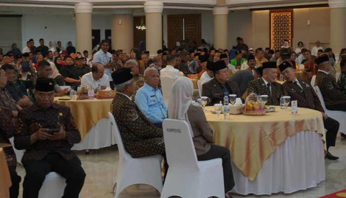 Bupati Asahan, Taufik Zainal Abidin SSos MSi hadiri pelantikan DHD BPK 45 Provsu di Kantor Gubsu, Selasa (4/8).