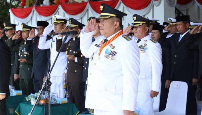 Bupati Asahan, Taufik Zainal Abidin SSos MSi pimpin upacara peringatan HUT RI ke 80 di Alun Alun Kota, Senin (17/8).