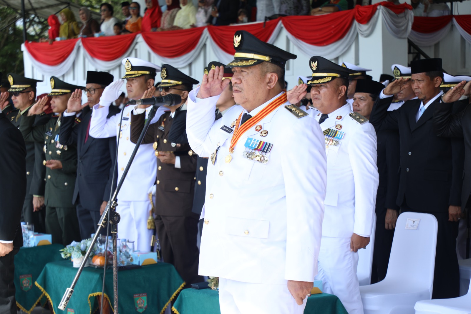 Bupati Asahan, Taufik Zainal Abidin SSos MSi pimpin upacara peringatan HUT RI ke 80 di Alun Alun Kota, Senin (17/8).