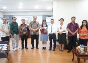 Bupati Asahan Taufik Zainal Abidin SSos MSi menerima audiensi Yayasan SMA Swasta Panti Budaya Kisaran di Rumah Dinas, Jum"at (7/8). 