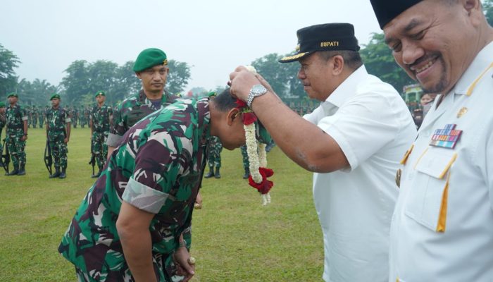 Bupati Asahan Taufik Zainal Abidin SSos MSi dan Bupati Batubara Baharuddin Siagian sambut Pangdam I/BB Mayjen Hendy Antariksa di Markas Batalyon 126/KC, Rabu (26/8).