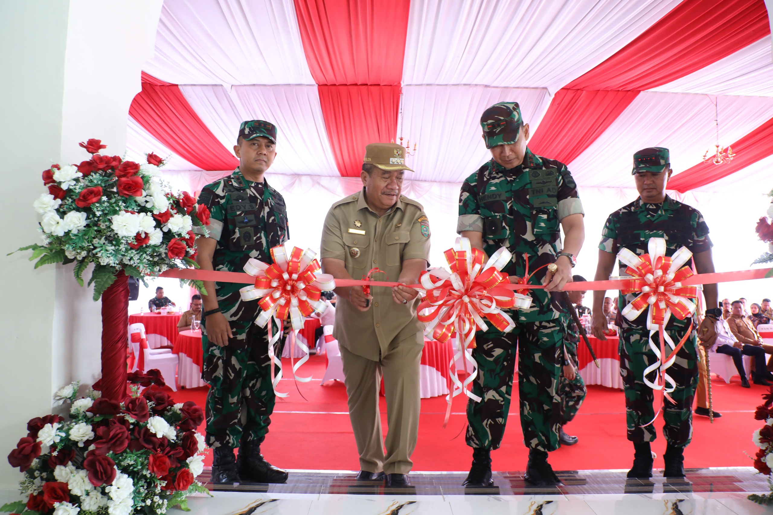 Bupati Asahan Taufik Zainal Abidin SSos MSi dan Forkopimda sambut kunjungan kerja Pangdam I/BB Mayjen Hendy Antariksa untuk meresmikan Masjid Al Ikhlas Kodim 0208 Asahan, Senin (10/8).