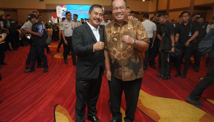 Desa Sipaku Area Kecamatan Simpang Empat Kabupaten Asahan ditetapkan sebagai Desa Binaan Imigrasi. Penetapan ini diumumkan saat penyerahan sertifikat desa binaan imigrasi, pengukuhan petugas imigrasi pembina desa dan peresmian immigration lounge di Lantai 2 Ballroom JW Marriott Hotel Medan, Kamis (20/8). 