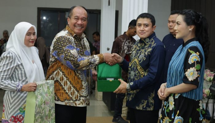 Pemkab Asahan sambut Kapolres Asahan AKBP Adi Dharma Pramudhita di Rumdis, Sabtu (15/8) malam. 