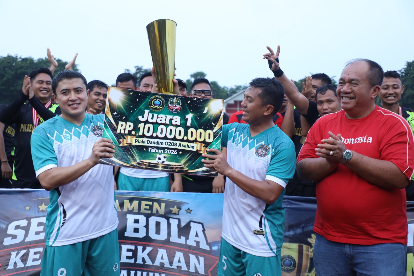 Turnamen sepak bola HUT RI ke 81 memperebutkan piala Dandim 0208/Asahan memasuki babak final di Stadion Mutiara Kisaran, Selasa (18/8). 