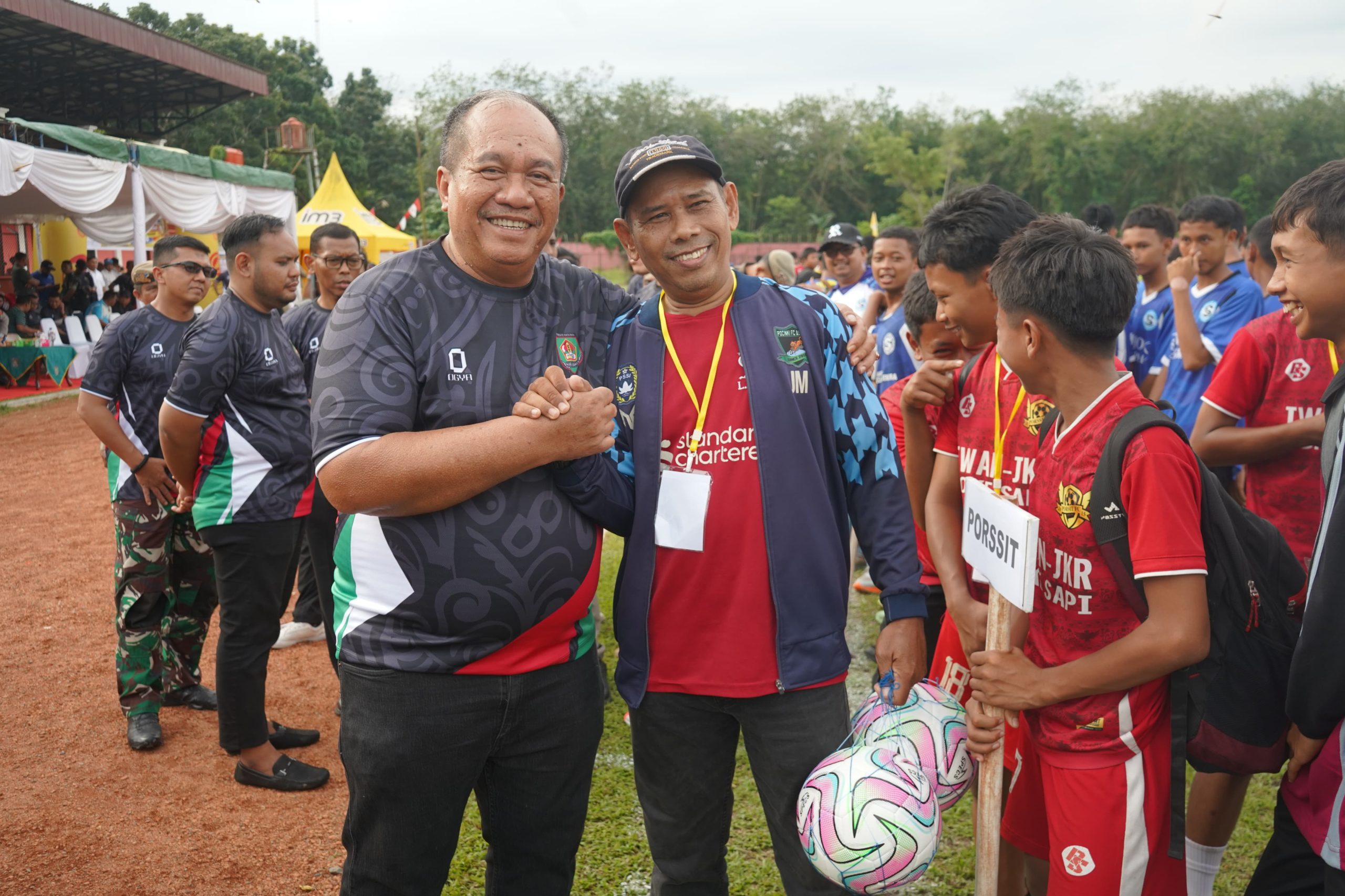 Turnamen sepak bola U-15 piala Bupati Asahan resmi di buka di Stadion Mutiara, Rabu (19/8).
