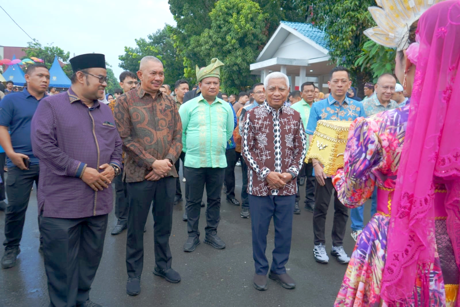 Wakil Bupati Asahan Rianto SH MAP dan beberapa Kepala Daerah dan OPD hadiri penutupan Pekan Raya Sumatera Utara (PRSU) ke 50, Minggu (2/8).