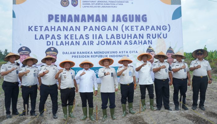 Wakil Bupati Asahan, Rianto SH MAP dukung penanaman jagung ketahanan pangan lapas kelas IIA Labuhan Ruku di Air Joman, Rabu (5/8) 