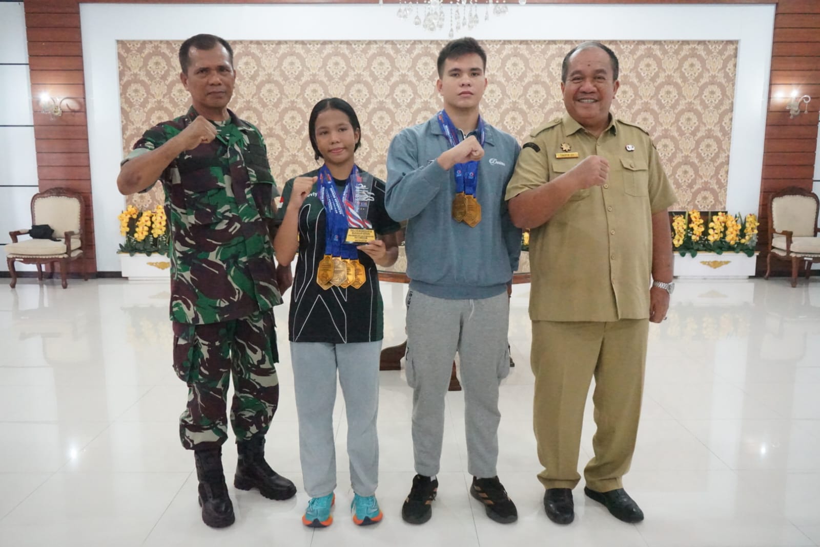 Bupati Asahan, Taufik Zainal Abidin SSos MSi menerima audiensi Federasi Akuatik Indonesia Asahan bersama atlet renang yang berhasil di kejuaraan renang piala HUT RI ke 81, Selasa (8/9).