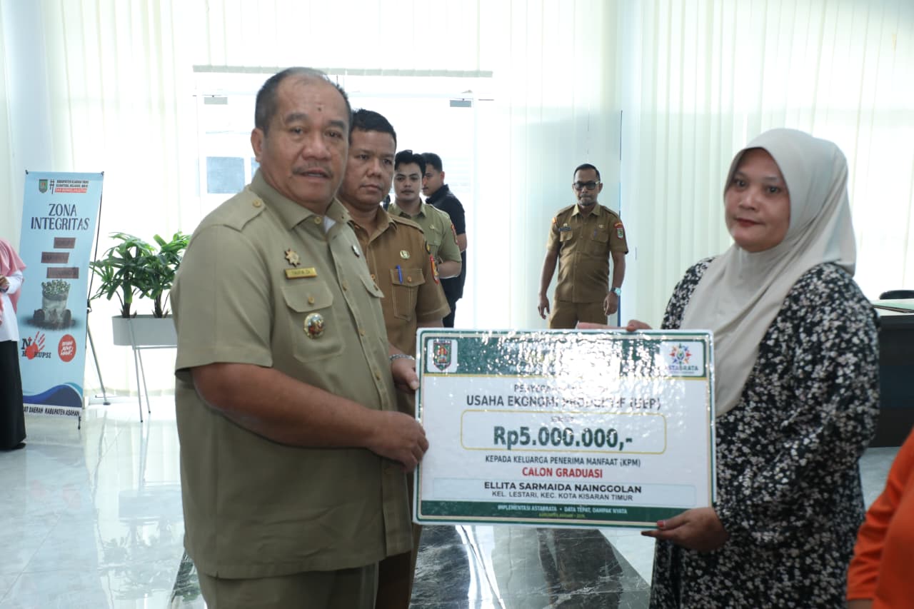Bupati Asahan Taufik Zainal Abidin SSos MSi luncurkan inovasi ASTABRATA (Akselerasi Strategis Tata Kelola Berbasis Data, Resiliensi, Adaptasi dan Pengentasan Kemiskinan) di Aula Melati, Senin (21/9).