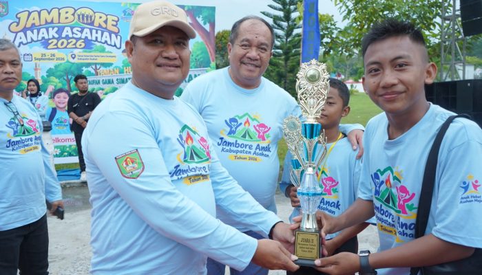 Bupati Asahan, Taufik Zainal Abidin SSos MSi tutup Jambore Anak Asahan di Taman Hutan Kota, Sabtu (26/9). 