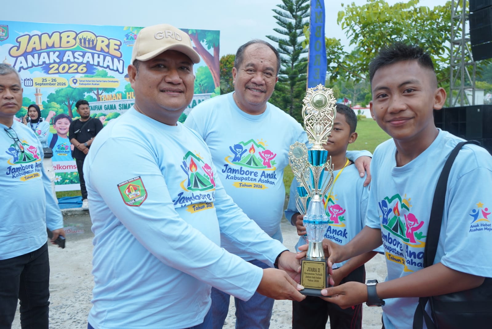 Bupati Asahan, Taufik Zainal Abidin SSos MSi tutup Jambore Anak Asahan di Taman Hutan Kota, Sabtu (26/9). 