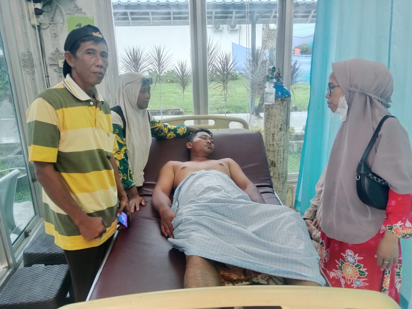 Salah satu korban mengalami luka-luka dirawat RSUD HAMS Kisaran.