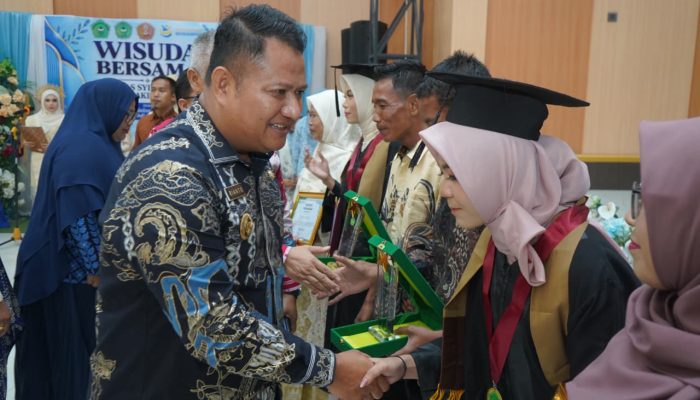 Wakil Bupati Asahan, Rianto SH MAP hadiri wisuda STIKes Asyifa Kisaran dan STIKes Sakinah Husada di Hotel Singapore Land, Sabtu (26/9). 