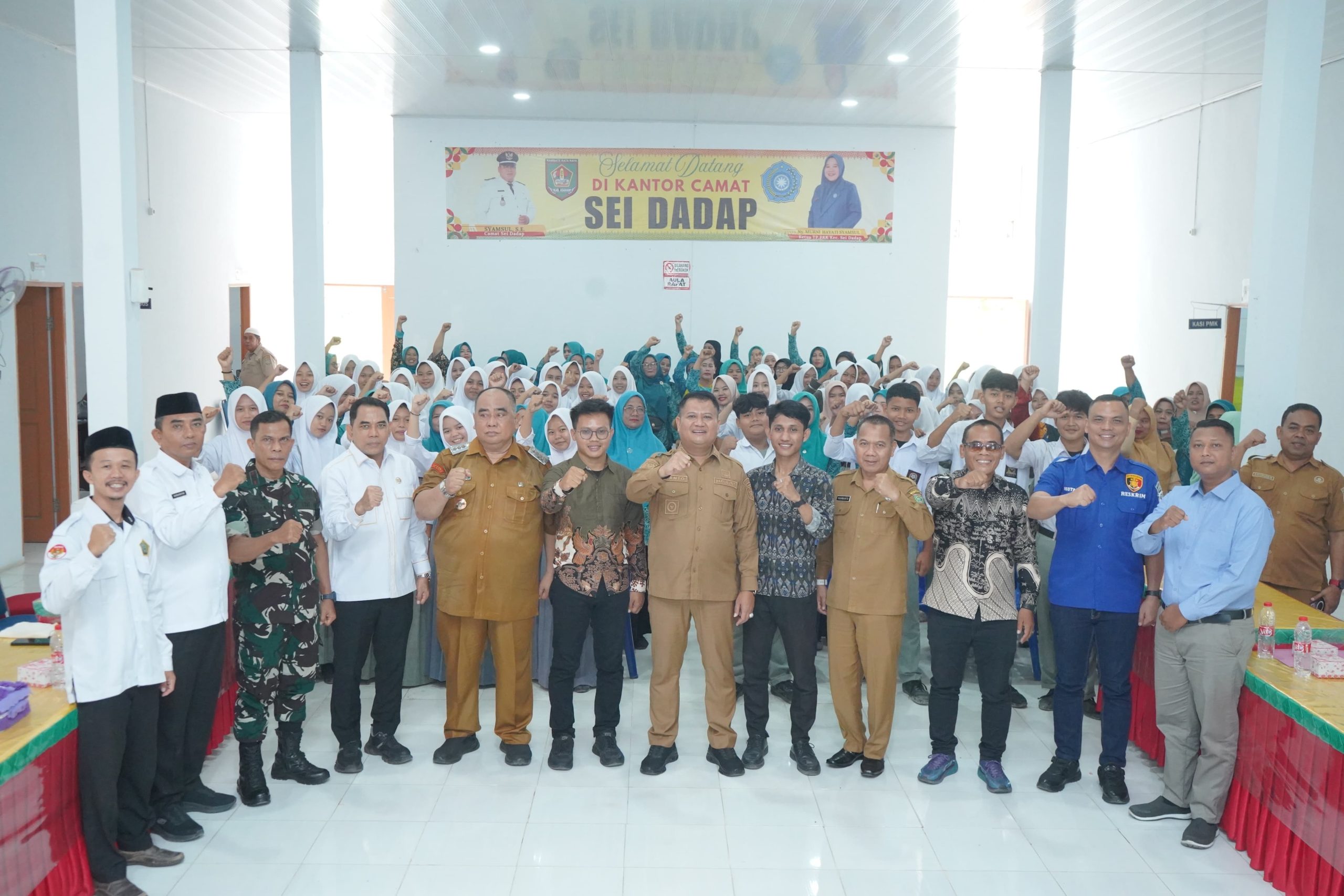 Wakil Bupati Asahan, Rianto SH MAP buka Talk Show Edukatif yang digagas Barisan Aspirasi Pemuda dan Mahasiswa (BAPAM) diaula Kantor Camat Sei Dadap, Selasa (13/10).
