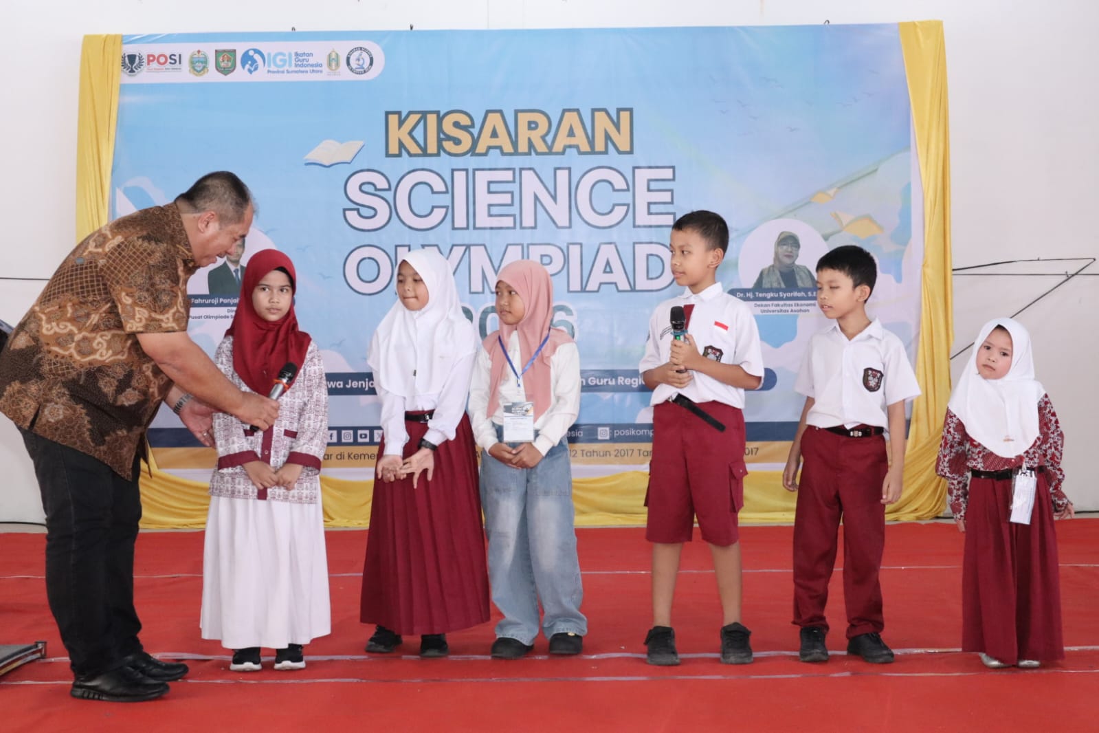 Bupati Asahan, Taufik Zainal Abidin SSos MSi hadiri Kisaran Science Olympiade 2026 tingkat SD/MI, SMP/MTs, SMA/SMK dan Guru se Sumut di Universitas Asahan (UNA), Minggu (11/10). 