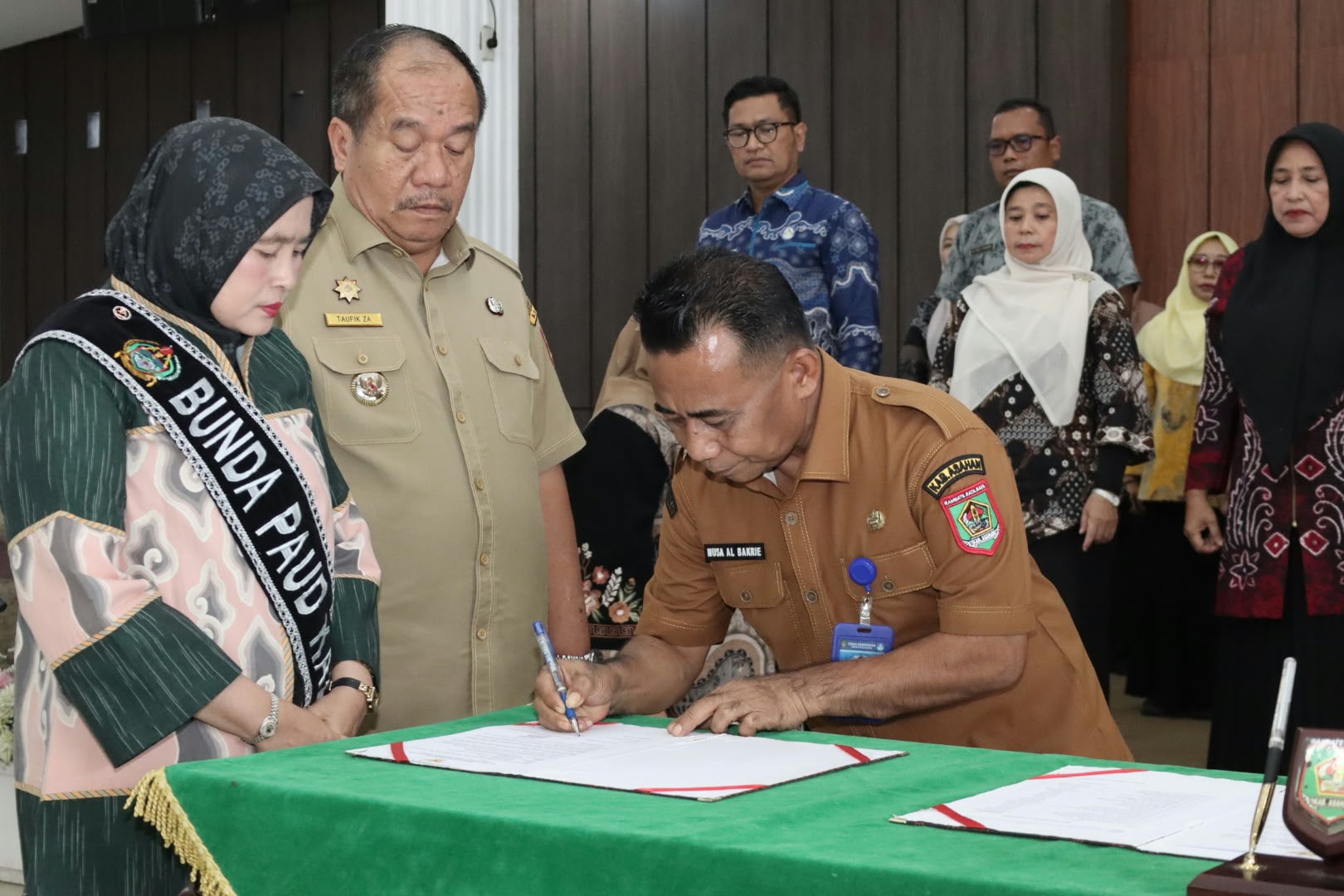 Bupati Asahan, Taufik Zainal Abidin SSos MSi hadiri pengukuhan kelompok kerja Bunda Paud dan pelantikan Bunda Paud tingkat Kecamatan di Rumah Dinas, Selasa (20/10).