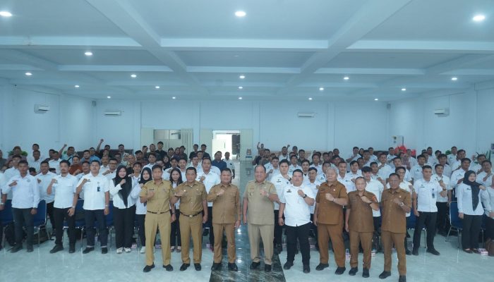 Bupati Asahan, Taufik Zainal Abidin SSos MSi buka rapat evaluasi dan koordinasi pelaksanaan program MBG diaula Melati, Rabu (14/10).