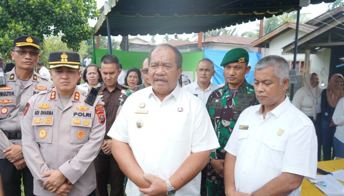 Bupati Asahan, Taufik Zainal Abidin SSos MSi bersama Forkopimda tinjau Pilkades serentak di Desa Punggulan, Kecamatan Air Joman dan Desa Gedangan, Kecamatan Pulau Bandring, Rabu (7/10). 