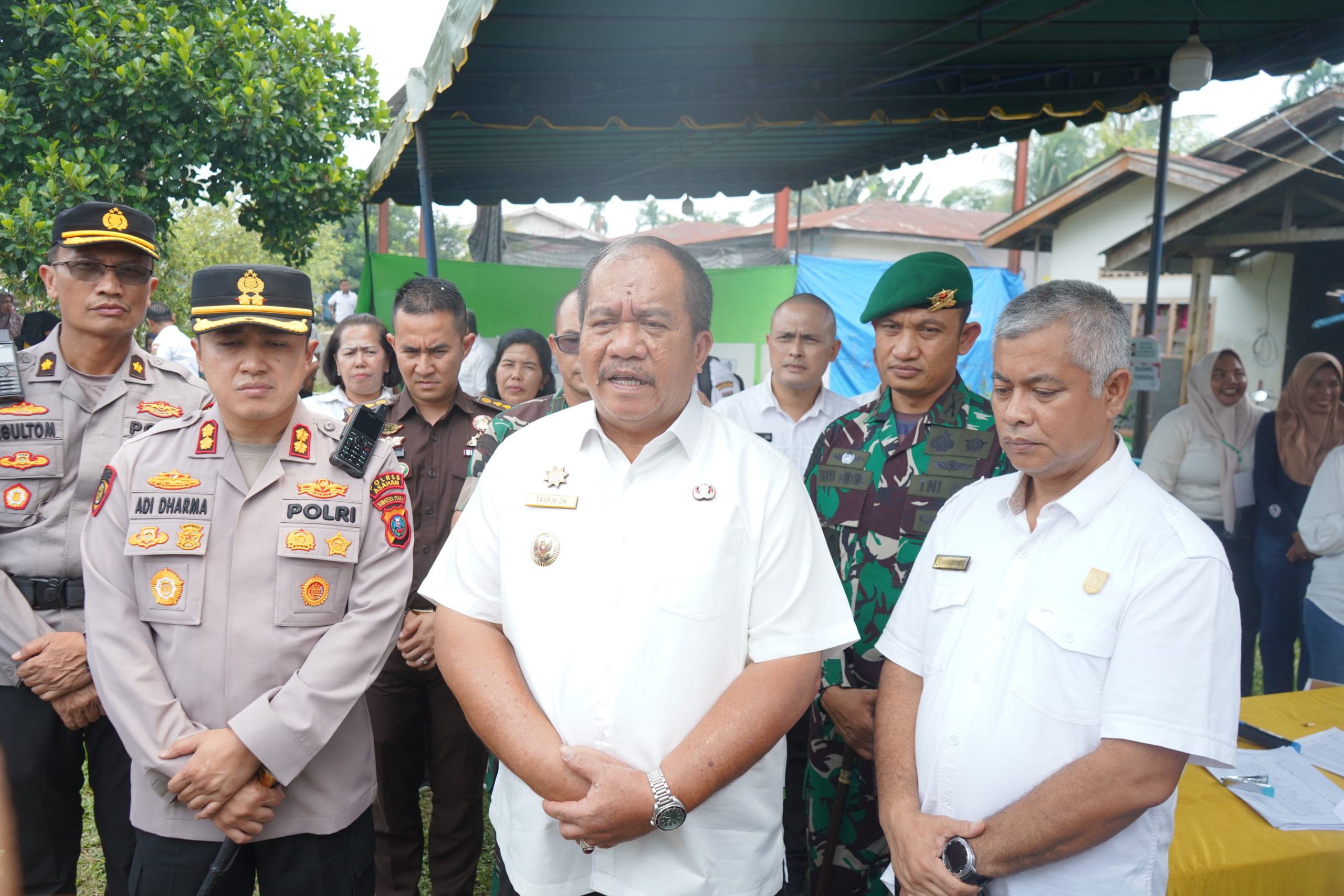 Bupati Asahan, Taufik Zainal Abidin SSos MSi bersama Forkopimda tinjau Pilkades serentak di Desa Punggulan, Kecamatan Air Joman dan Desa Gedangan, Kecamatan Pulau Bandring, Rabu (7/10).