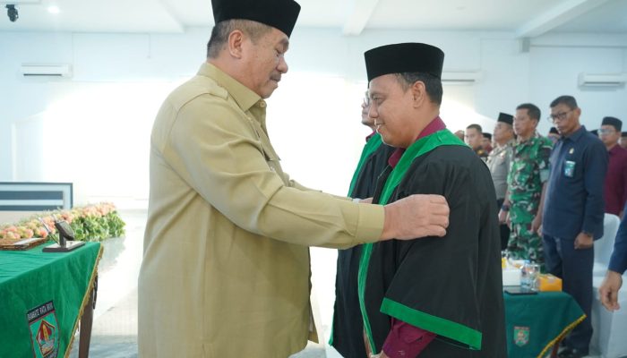 Bupati Asahan, Taufik Zainal Abidin SSos MSi membuka Festival Seni Qasidah (FSQ) di Aula Melati Kantor Bupati Asahan, Selasa (29/9).