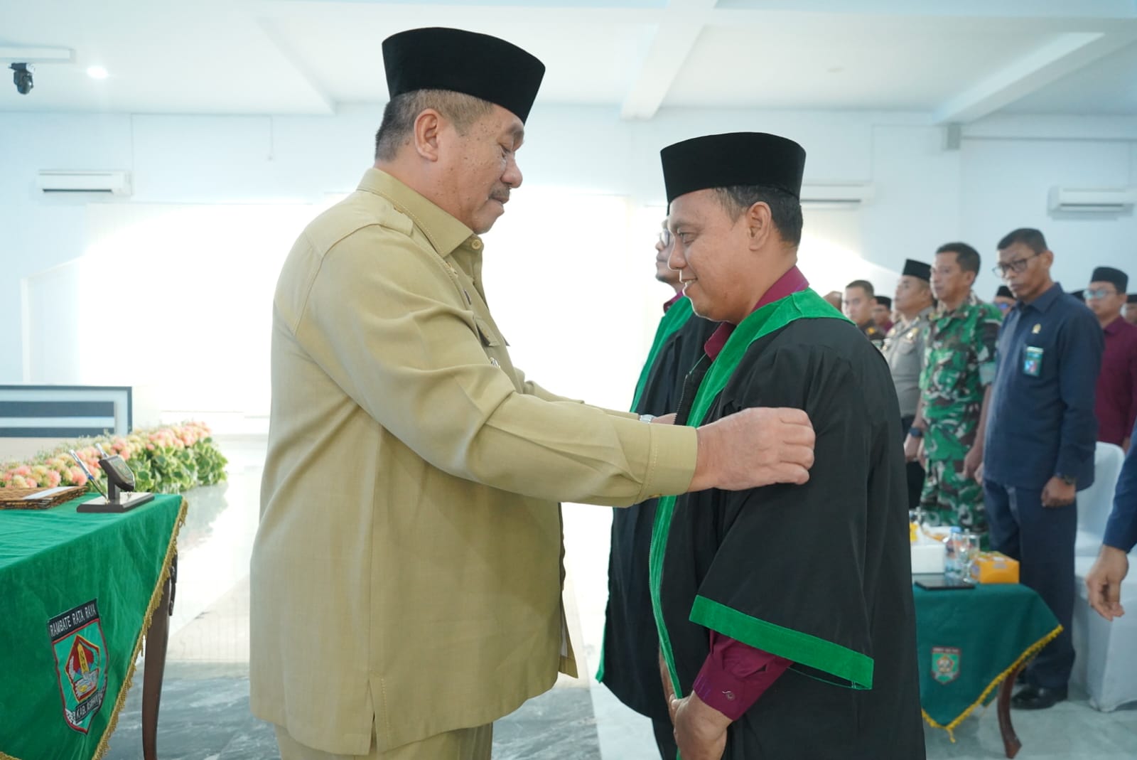 Bupati Asahan, Taufik Zainal Abidin SSos MSi membuka Festival Seni Qasidah (FSQ) di Aula Melati Kantor Bupati Asahan, Selasa (29/9).