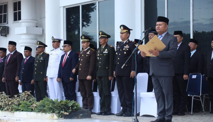 Wakil Bupati Asahan, Rianto SH MAP pimpin upacara peringatan Hari Sumpah Pemuda ke 98 di Halaman Kantor Bupati Asahan, Rabu (28/10). 