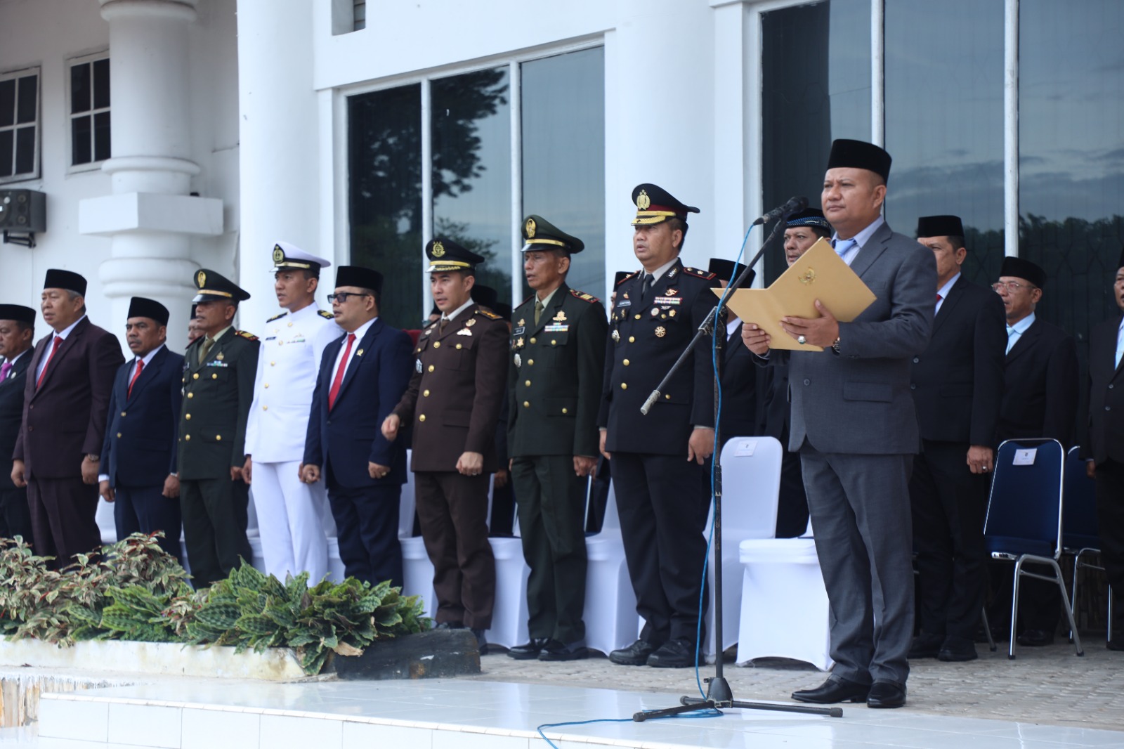 Wakil Bupati Asahan, Rianto SH MAP pimpin upacara peringatan Hari Sumpah Pemuda ke-98 di Halaman Kantor Bupati Asahan, Rabu (28/10).