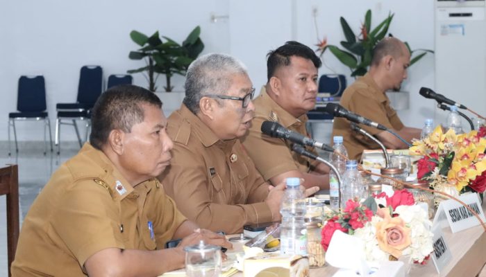 Wakil Bupati Asahan, Rianto SH MAP pimpin Rakorpem bulan Oktober di Aula Melati, Selasa (27/10). 