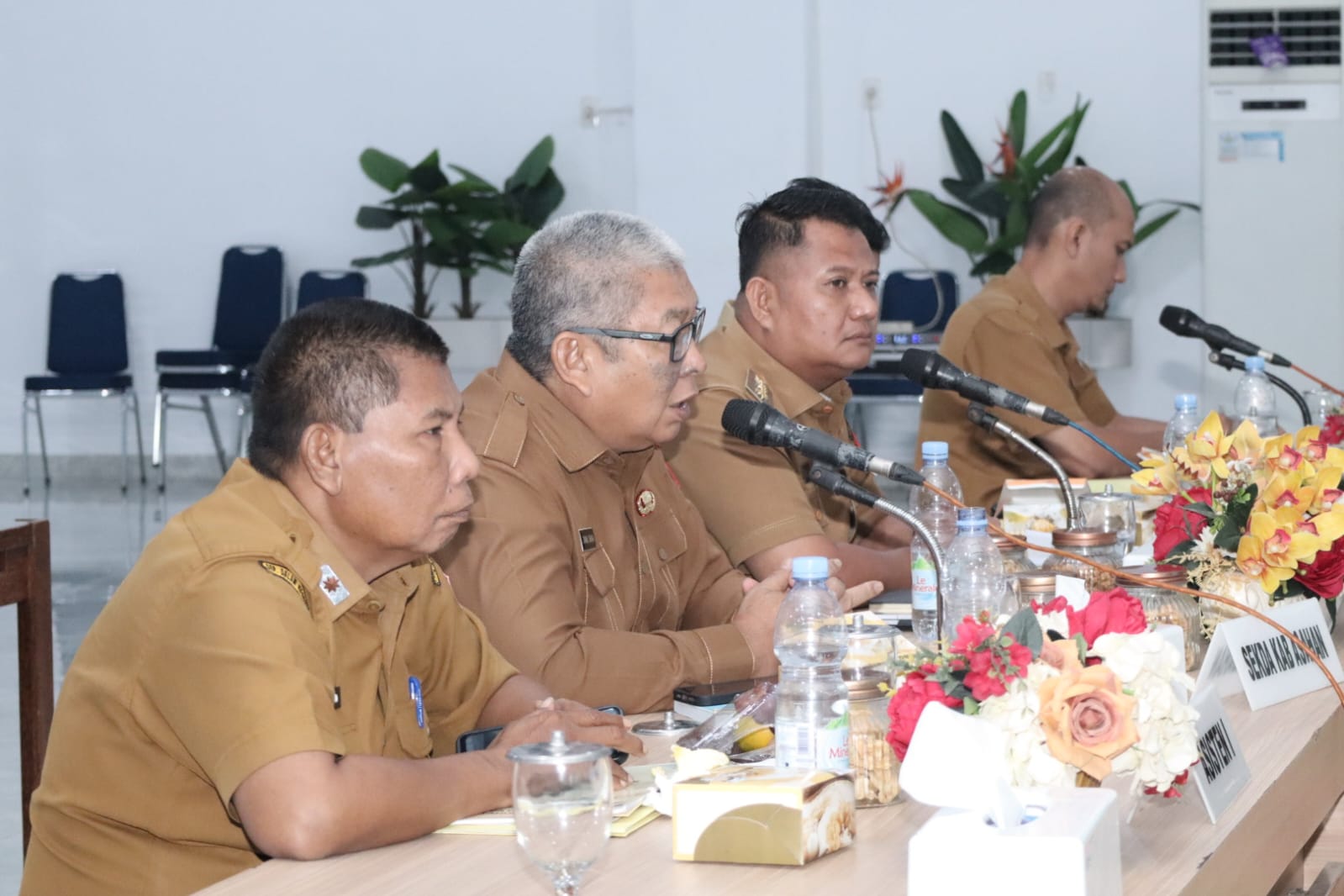 Wakil Bupati Asahan, Rianto SH MAP pimpin Rakorpem bulan Oktober di Aula Melati, Selasa (27/10).
