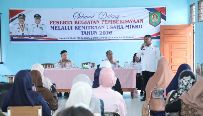 Wakil Bupati Asahan, Rianto SH MAP membuka kegiatan pemberdayaan melalui kemitraan usaha mikro di aula UPTD BLK Jalan Husni Thamrin, Kelurahan Selawan, Kecamatan Kota Kisaran Timur, Rabu (28/10). 