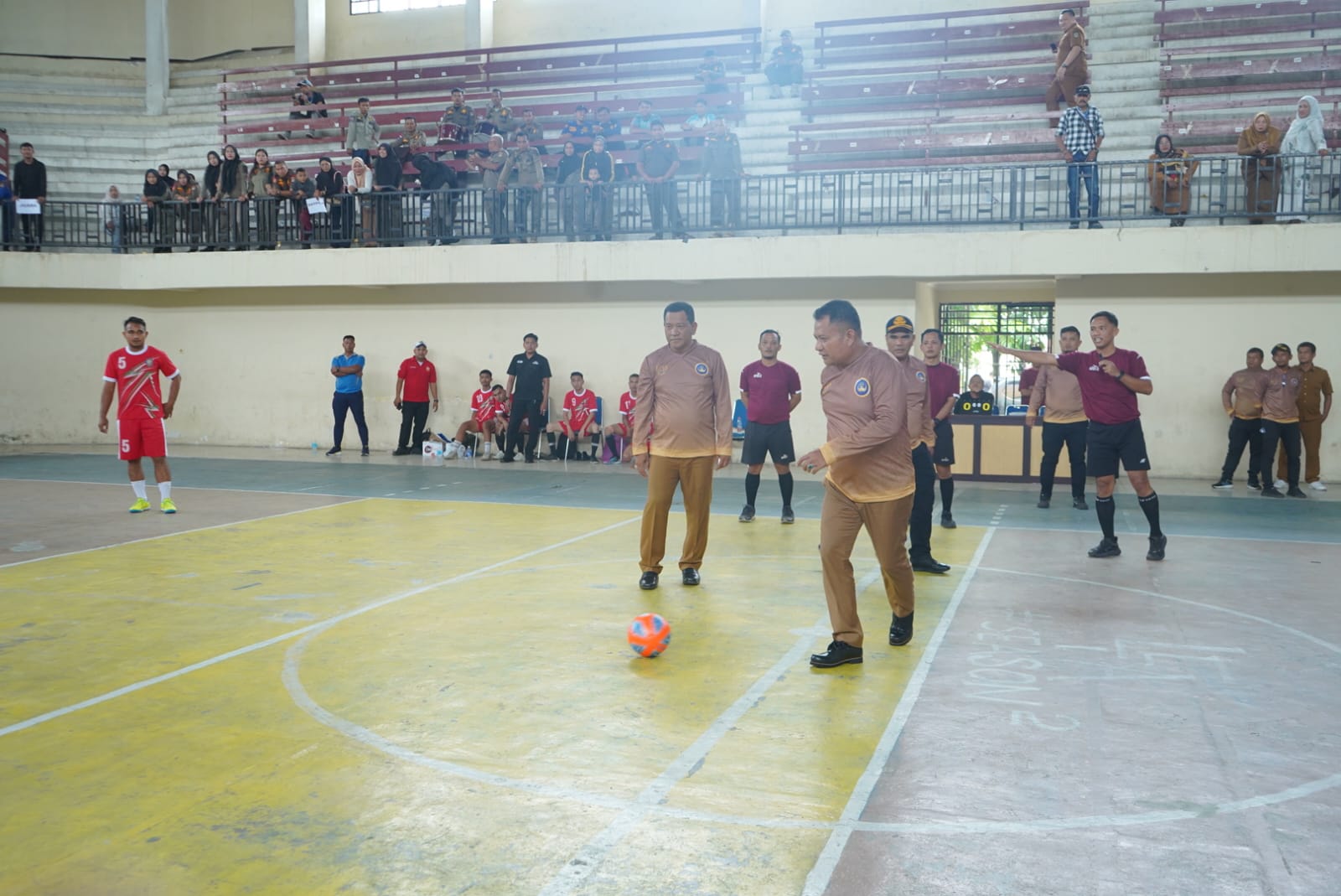 Wakil Bupati Asahan, Rianto SH MAP buka Pekan Olahraga Kabupaten (Porkab) Korpri di GOR Kisaran, Senin (12/10).