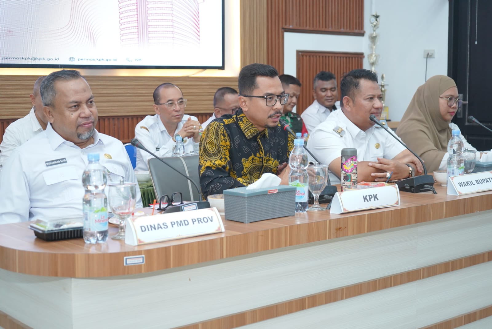 Wakil Bupati Asahan dampingi tim KPK melakukan penilaian di Desa Ledong Barat, Kecamatan Aek Ledong, Rabu (30/9)