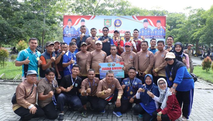 Wakil Bupati Asahan, Rianto SH MAP menutup Pekan Olahraga Kabupaten (Porkab) Korpri di Alun-Alun Hutan Kota Kisaran, Minggu (18/10).