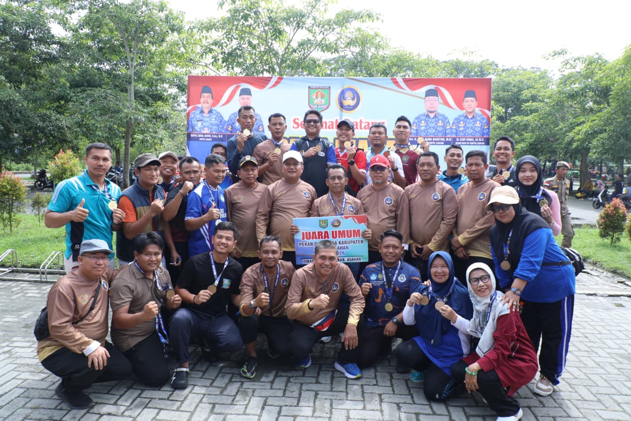Wakil Bupati Asahan, Rianto SH MAP menutup Pekan Olahraga Kabupaten (Porkab) Korpri di Alun-Alun Hutan Kota Kisaran, Minggu (18/10).