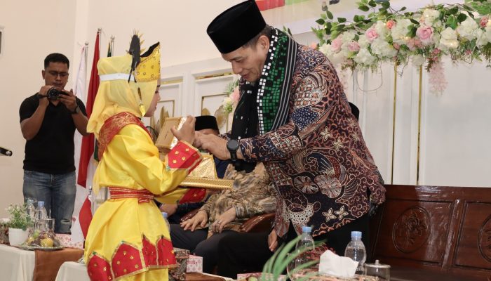 Wakil Menteri Agama, Dr KH Romo Syafii menggelar konsolidasi Fahmi Ummi Kab/Kota se-Sumut sekaligus sosialisasi kewajiban sertifikat halal bagi pelaku UMKM di Aula Gedung YPTQ Kisaran, Minggu (25/10).