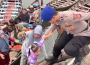 Imbau Waspadai Cuaca Ekstrem Hujan dan Petir, Satpolairud Polres Langkat Gercep Sambangi Nelayan